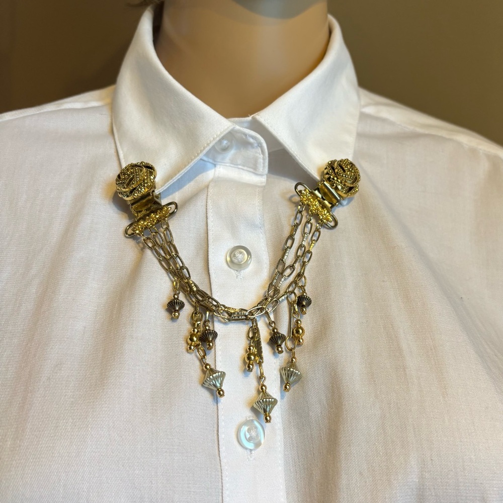 Vintage Ornate Gold Tone Floral Sweater Clip Guard